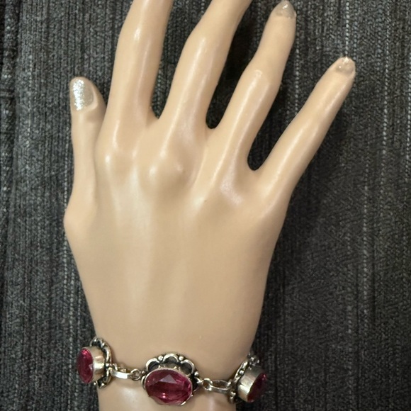 Elegant Silver and Pink Bracelet - Picture 7 of 7